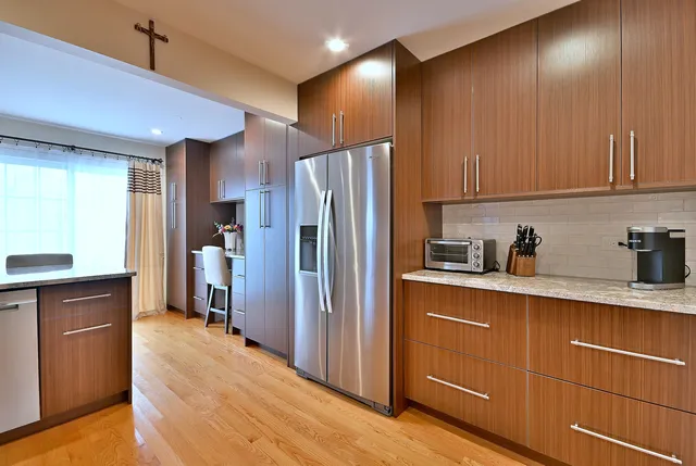 $399,900 | 693 Le Parc Circle, Buffalo Grove, IL 60089