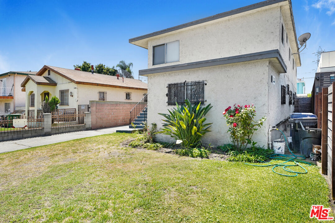 5630 Blackwelder Street Los Angeles, CA 90016 - Photo 2 of 15