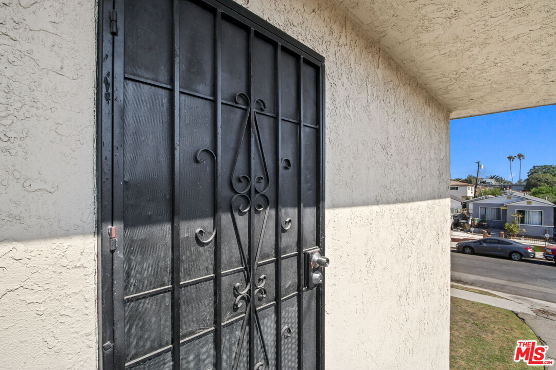 5630 Blackwelder Street Los Angeles, CA 90016 - Photo 4 of 15