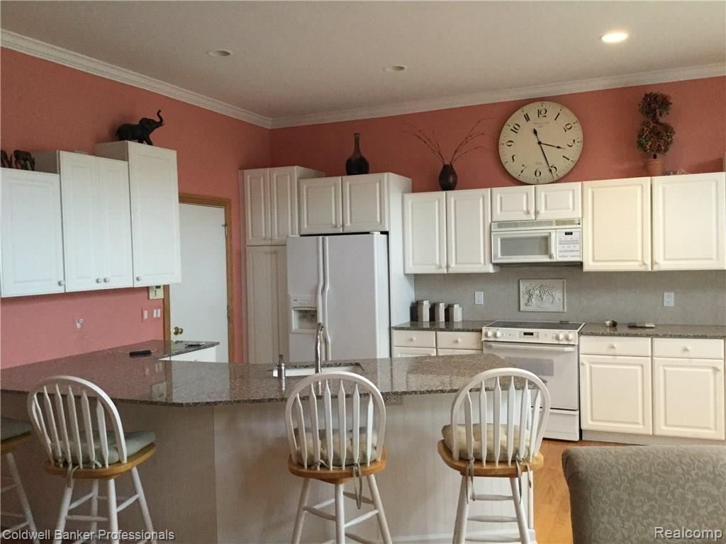 2207 Crystal Drive, Unit 20 Rochester Hills, MI 48309 - Photo 7 of 20