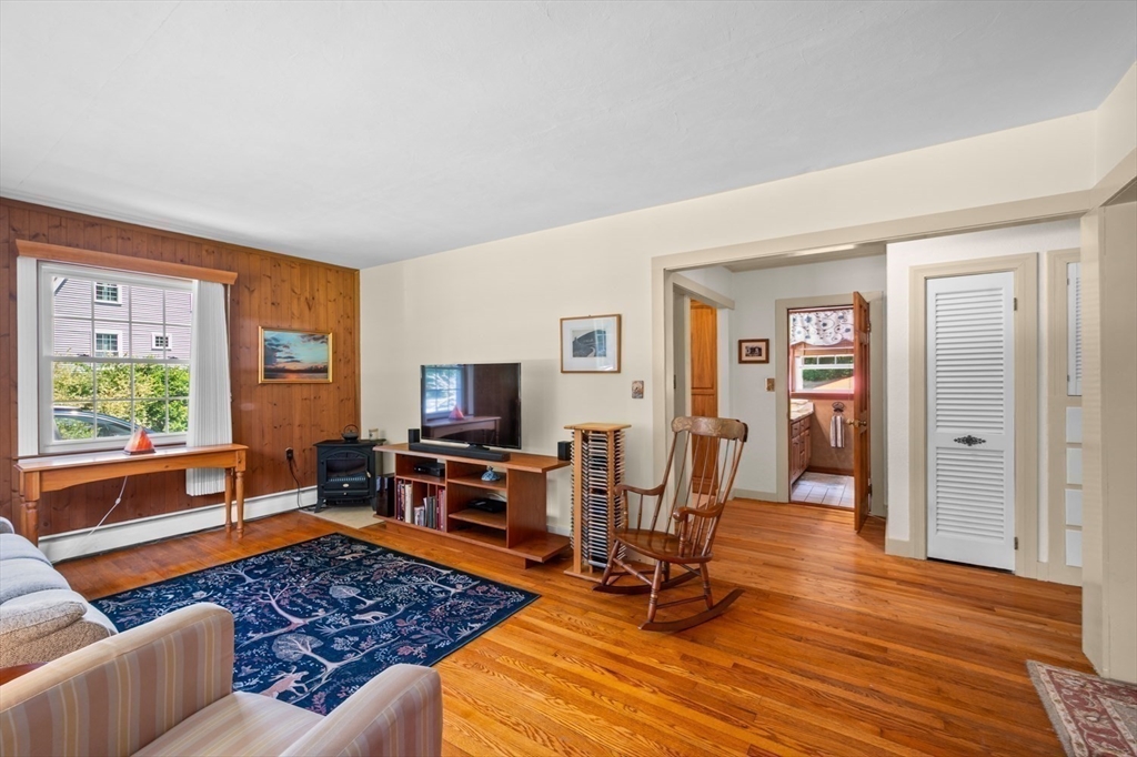 19 Middle Road Amesbury, MA 01913 - Photo 16 of 42 Gallery Image 16