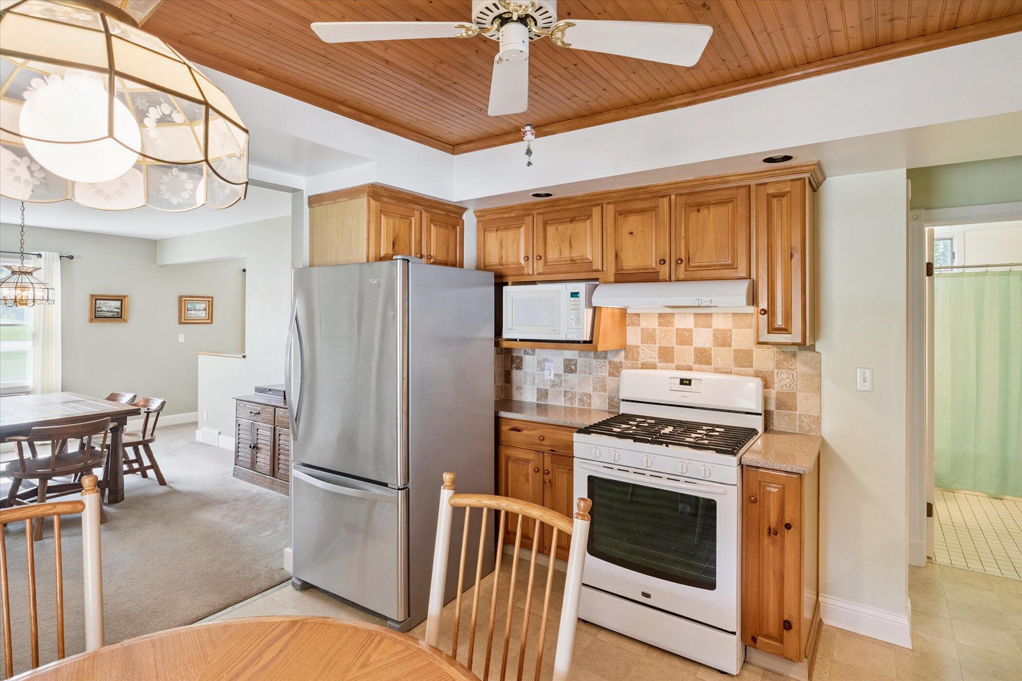 3423 Niles Road St. Joseph, MI 49085 - Photo 19 of 39 Ceiling Fan in Kitchen