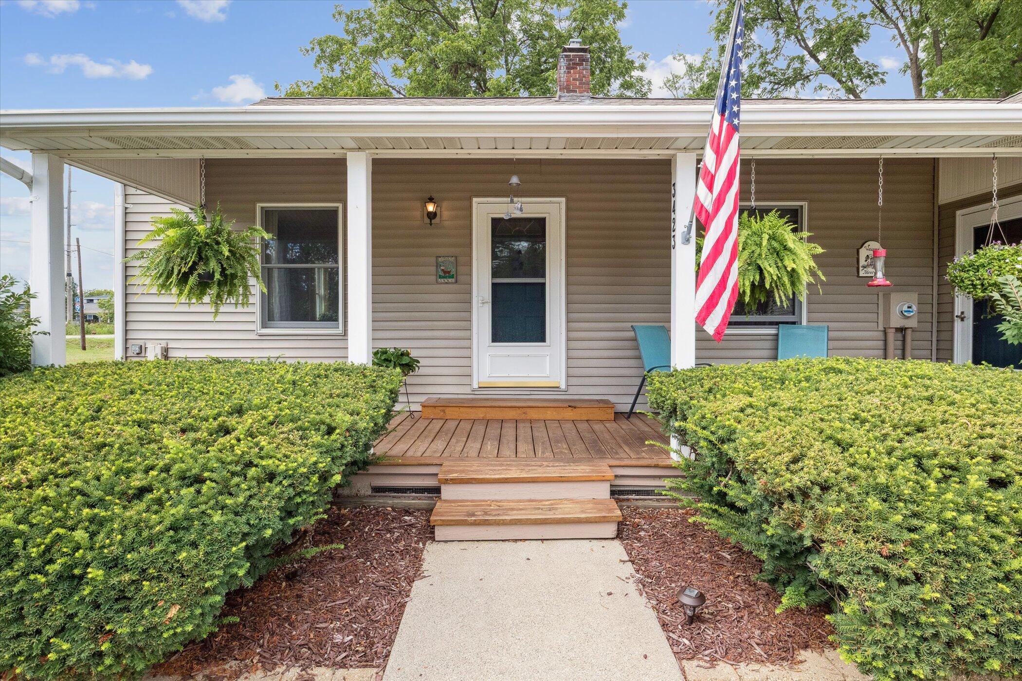 3423 Niles Road St. Joseph, MI 49085 - Photo 4 of 39 Inviting Front Porch