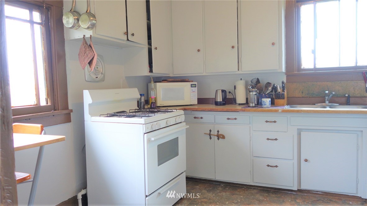 9032 Renton Avenue South Seattle, WA 98118 - Photo 15 of 25 Gallery Image 15