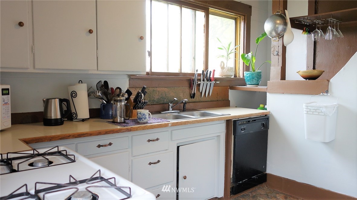 9032 Renton Avenue South Seattle, WA 98118 - Photo 16 of 25 Gallery Image 16
