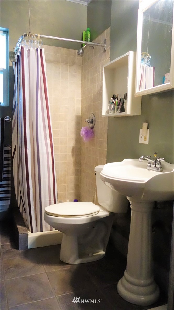 9032 Renton Avenue South Seattle, WA 98118 - Photo 17 of 25 Gallery Image 17