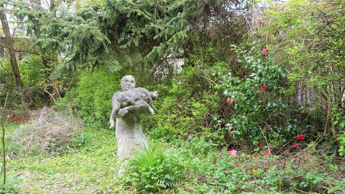 9032 Renton Avenue South Seattle, WA 98118 - Photo 7 of 25 Gallery Image 7