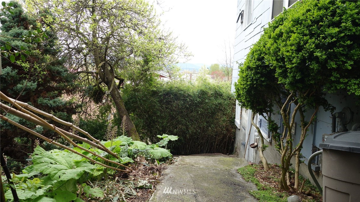 9032 Renton Avenue South Seattle, WA 98118 - Photo 9 of 25 Gallery Image 9