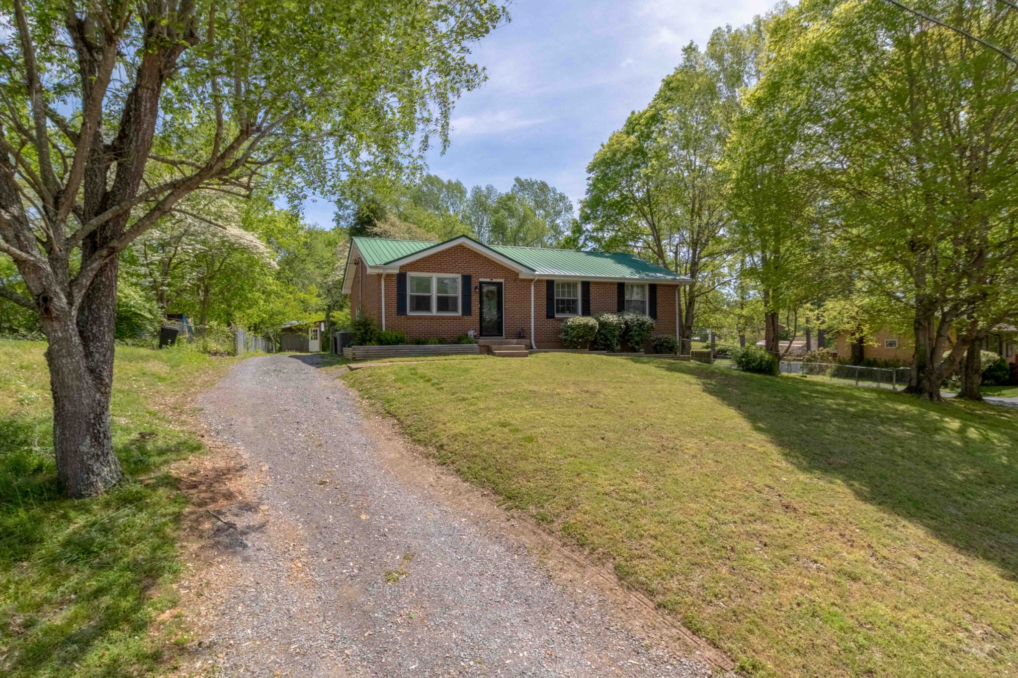 1311 Old Gratton Road Clarksville, TN 37043 - Photo 4 of 30 Gallery Image 4