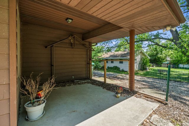 23949 West McClintock Road Channahon, IL 60410 - Photo 20 of 21 a porch with seating space