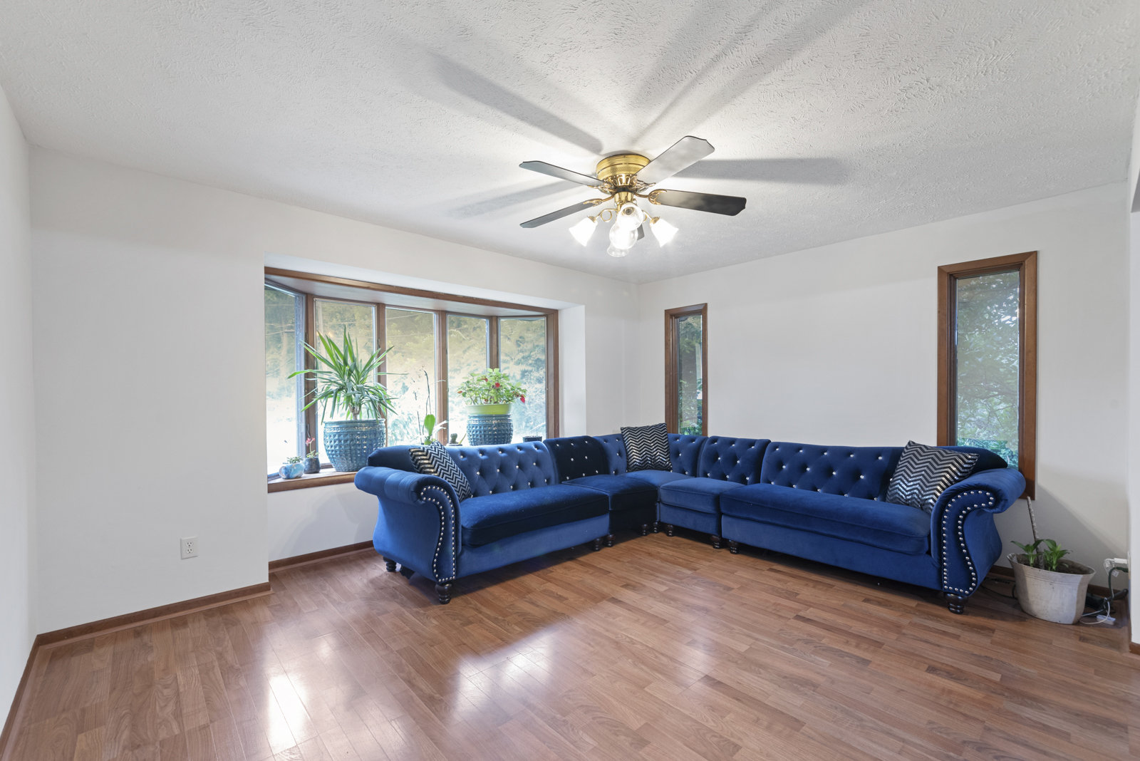 23949 West McClintock Road Channahon, IL 60410 - Photo 8 of 21 a living room with furniture and a large window