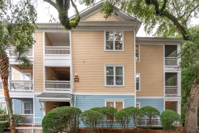 $435,000 | 400 Bucksley Lane, Unit 112, Daniel Island, SC 29492