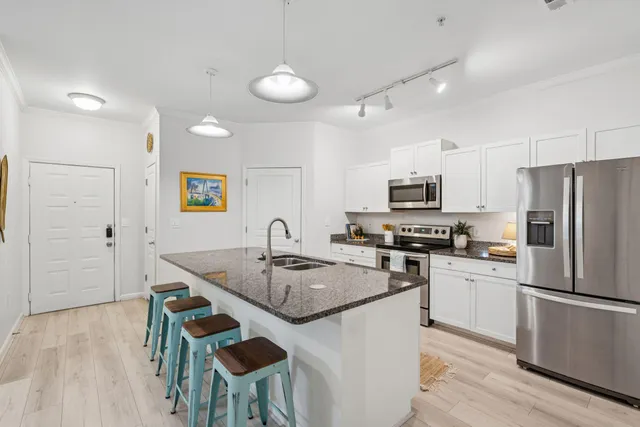 $435,000 | 400 Bucksley Lane, Unit 112, Daniel Island, SC 29492