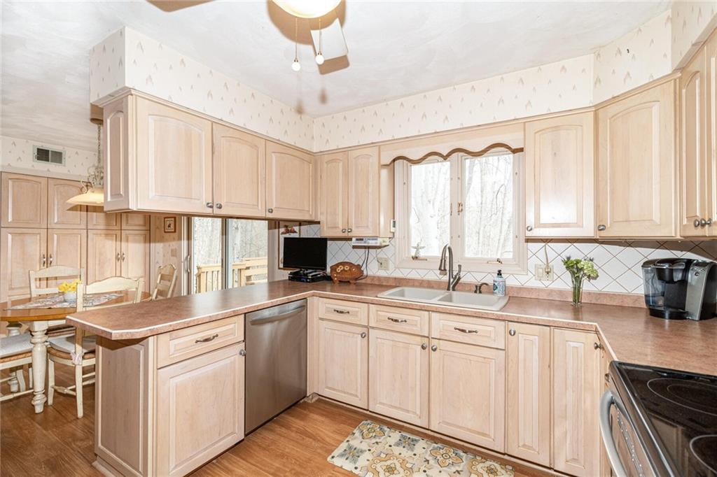 187 Harrowgate Drive Carmel, IN 46033 - Photo 9 of 50