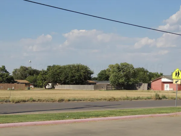 a view of a yard