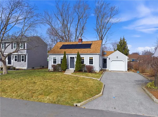 $500,000 | 85 Gillan Avenue, Warwick, RI 02886