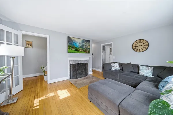 $500,000 | 85 Gillan Avenue, Warwick, RI 02886