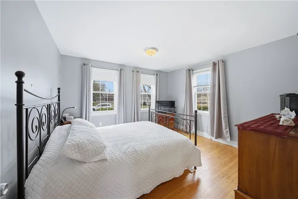 $500,000 | 85 Gillan Avenue, Warwick, RI 02886