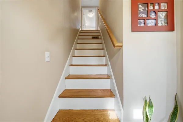 $500,000 | 85 Gillan Avenue, Warwick, RI 02886