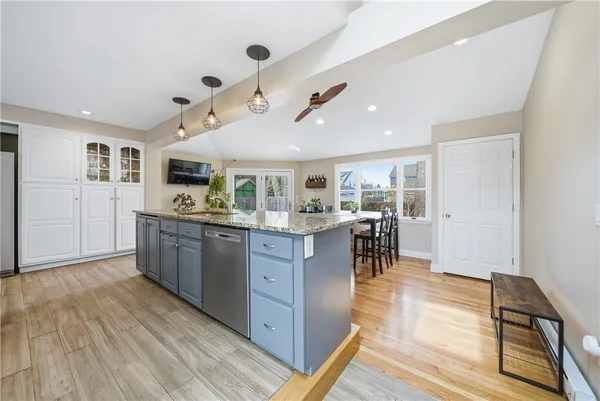 $500,000 | 85 Gillan Avenue, Warwick, RI 02886