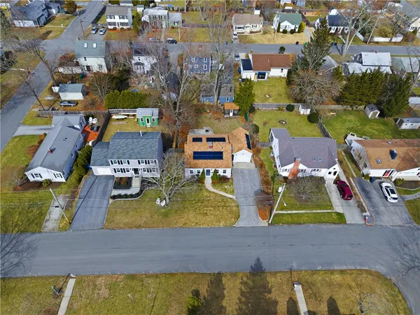 $500,000 | 85 Gillan Avenue, Warwick, RI 02886