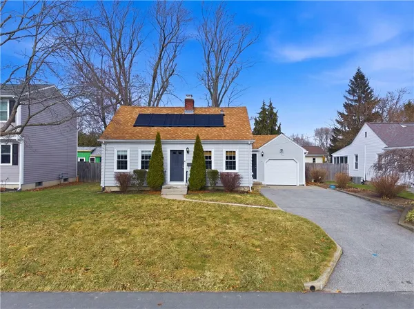 $500,000 | 85 Gillan Avenue, Warwick, RI 02886