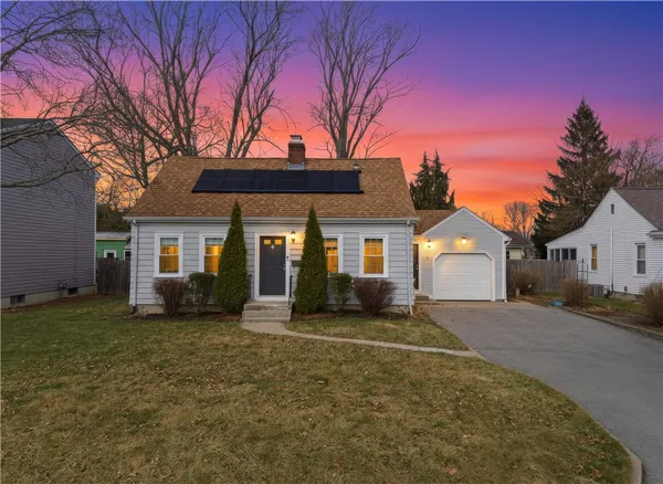$500,000 | 85 Gillan Avenue, Warwick, RI 02886