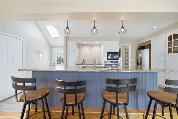 $500,000 | 85 Gillan Avenue, Warwick, RI 02886