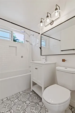 a view of a back yard