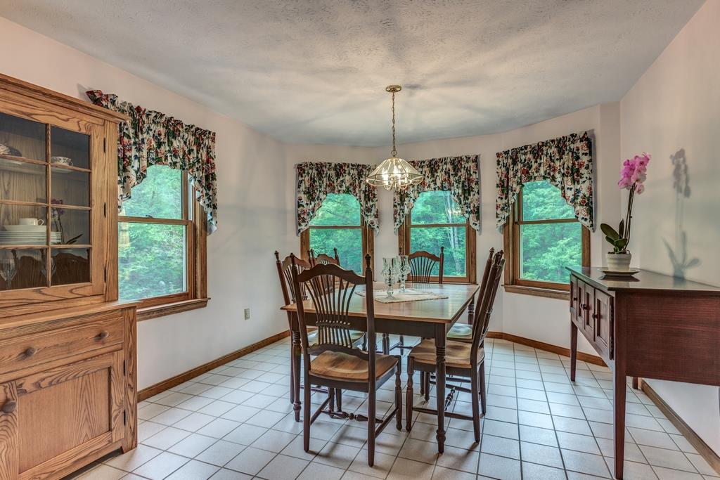 27 Pond Parish Road Amherst, NH 03031 - Photo 8 of 39 Gallery Image 8