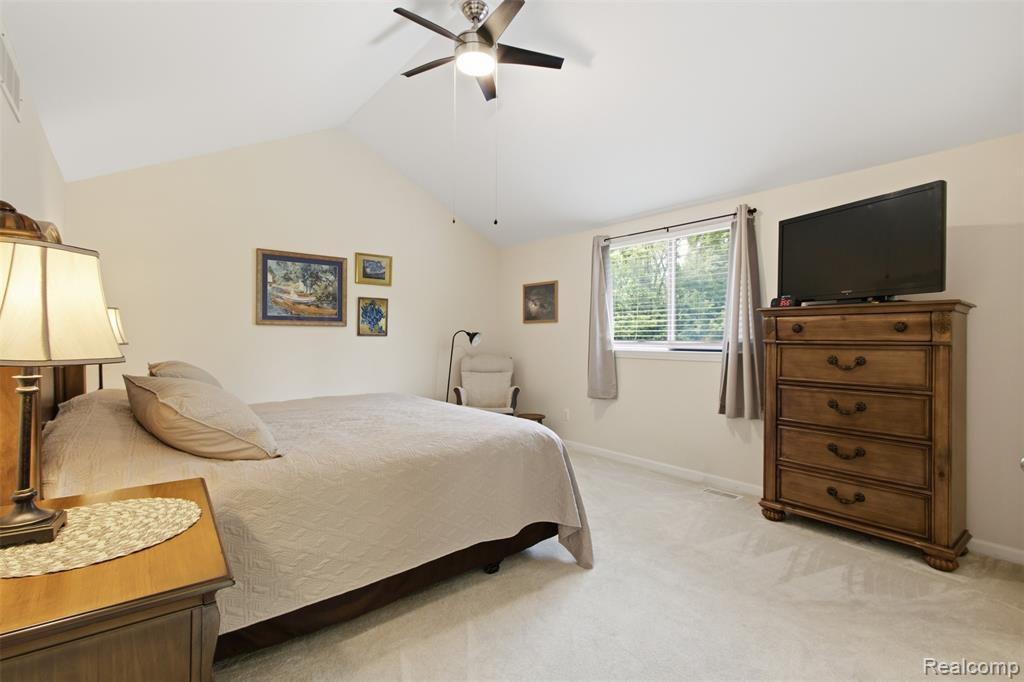 2585 South Commerce Road Wolverine Lake, MI 48390 - Photo 13 of 24