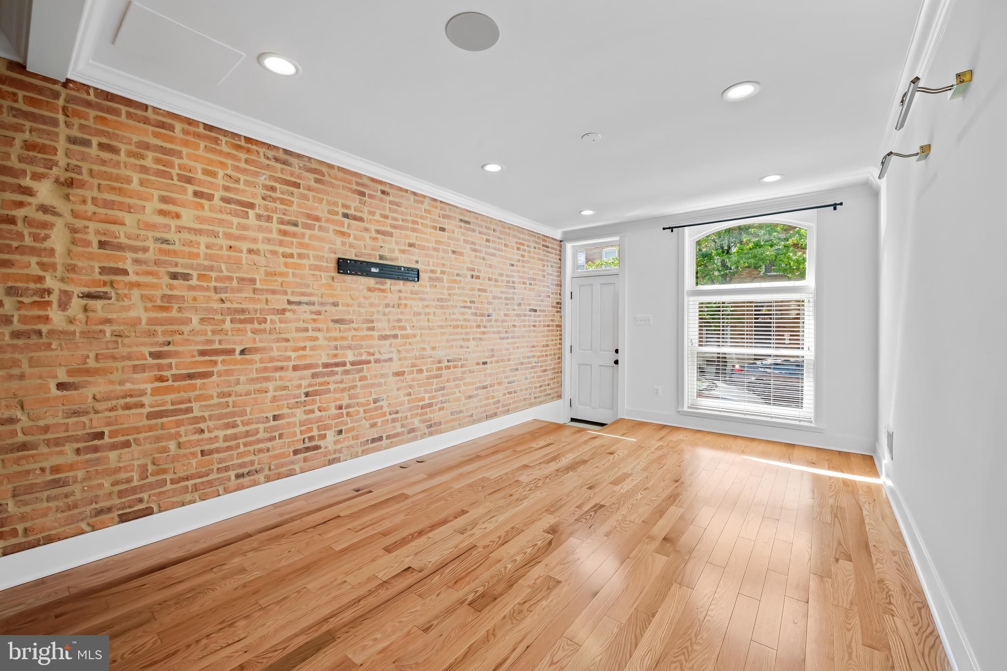 613 South Curley Street Baltimore, MD 21224 - Photo 12 of 64