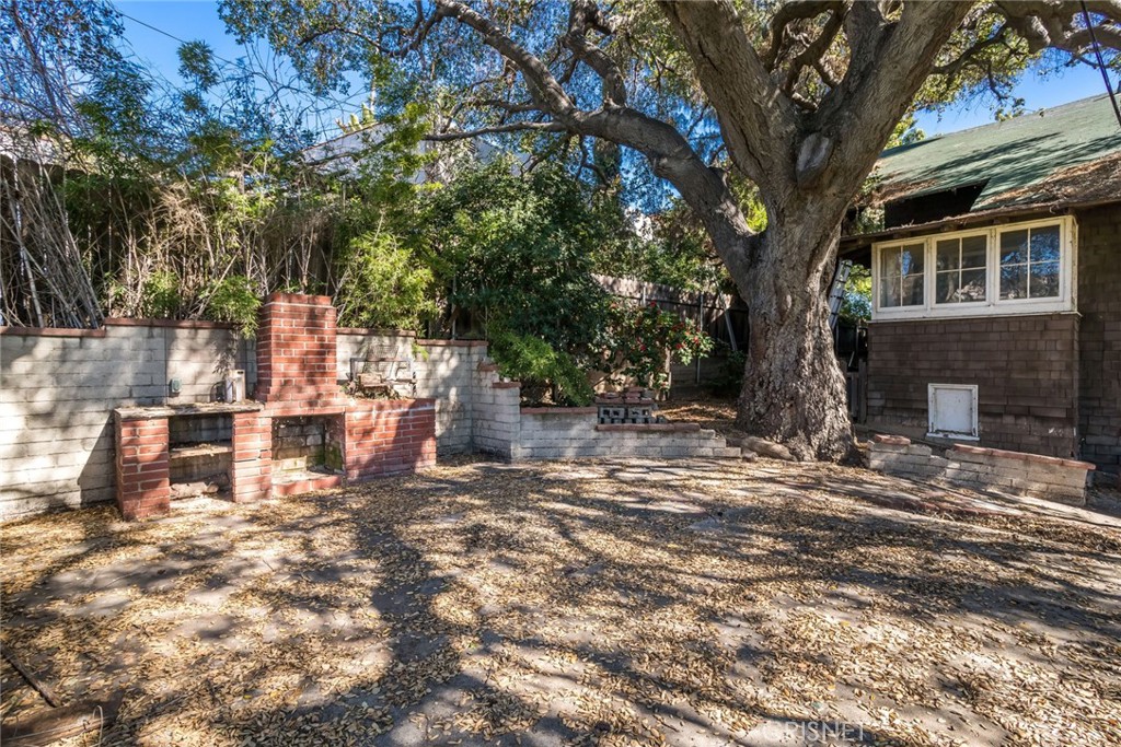 5289 Ellenwood Drive Eagle Rock, CA 90041 - Photo 19 of 28 a view of a yard with a tree