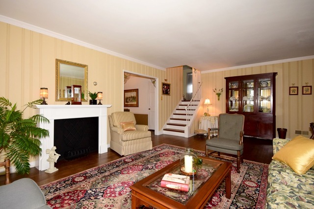 364 Nuttall Road Riverside, IL 60546 - Photo 4 of 25