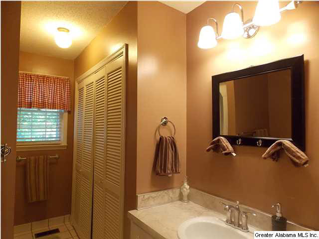702 Chestnut Street Oneonta, AL 35121 - Photo 17 of 31
