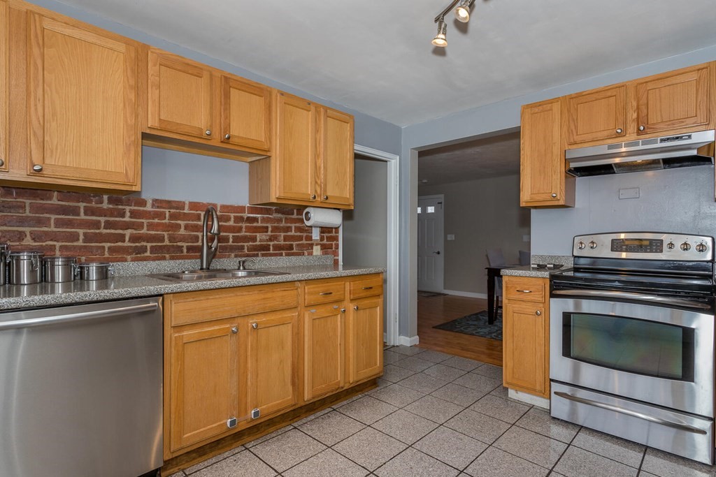 18 Pond View Road Canton, MA 02021 - Photo 5 of 30 Gallery Image 5