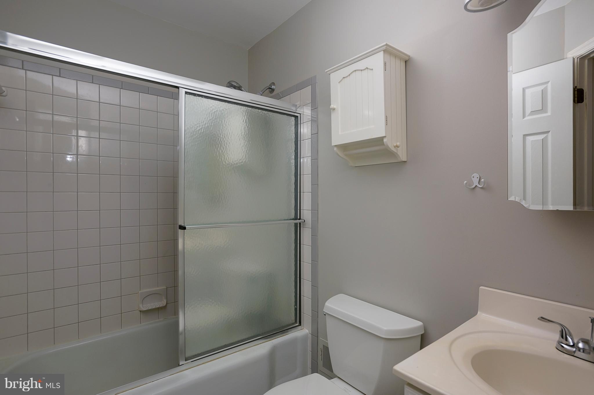 8216 Riverside Drive Pasadena, MD 21122 - Photo 22 of 30 Upstairs bath