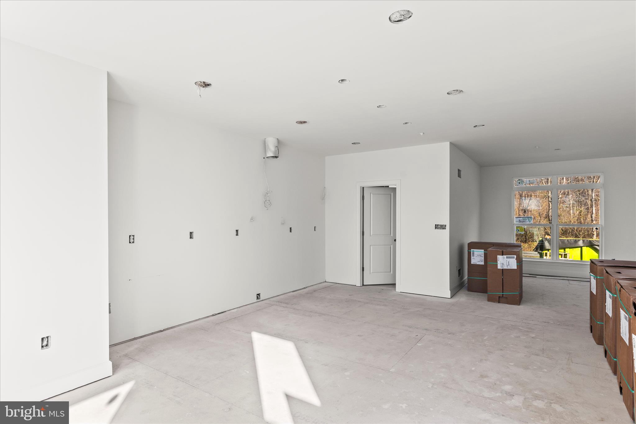 3913 St Pauls Road Manchester, MD 21102 - Photo 13 of 38 a view of work space with windows