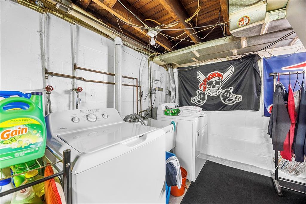 1136 Taggart Street McKees Rocks, PA 15136 - Photo 10 of 10 a utility room with dryer and washer