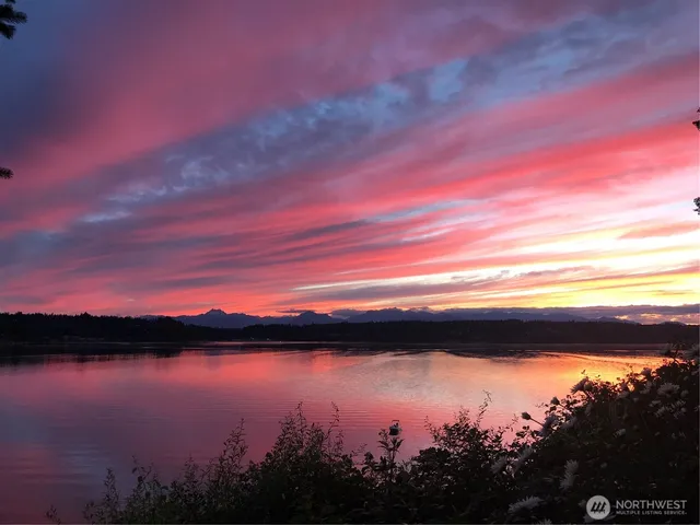 $2,330,000 | 9549 Olympus Beach Road Northeast, Bainbridge Island, WA 98110