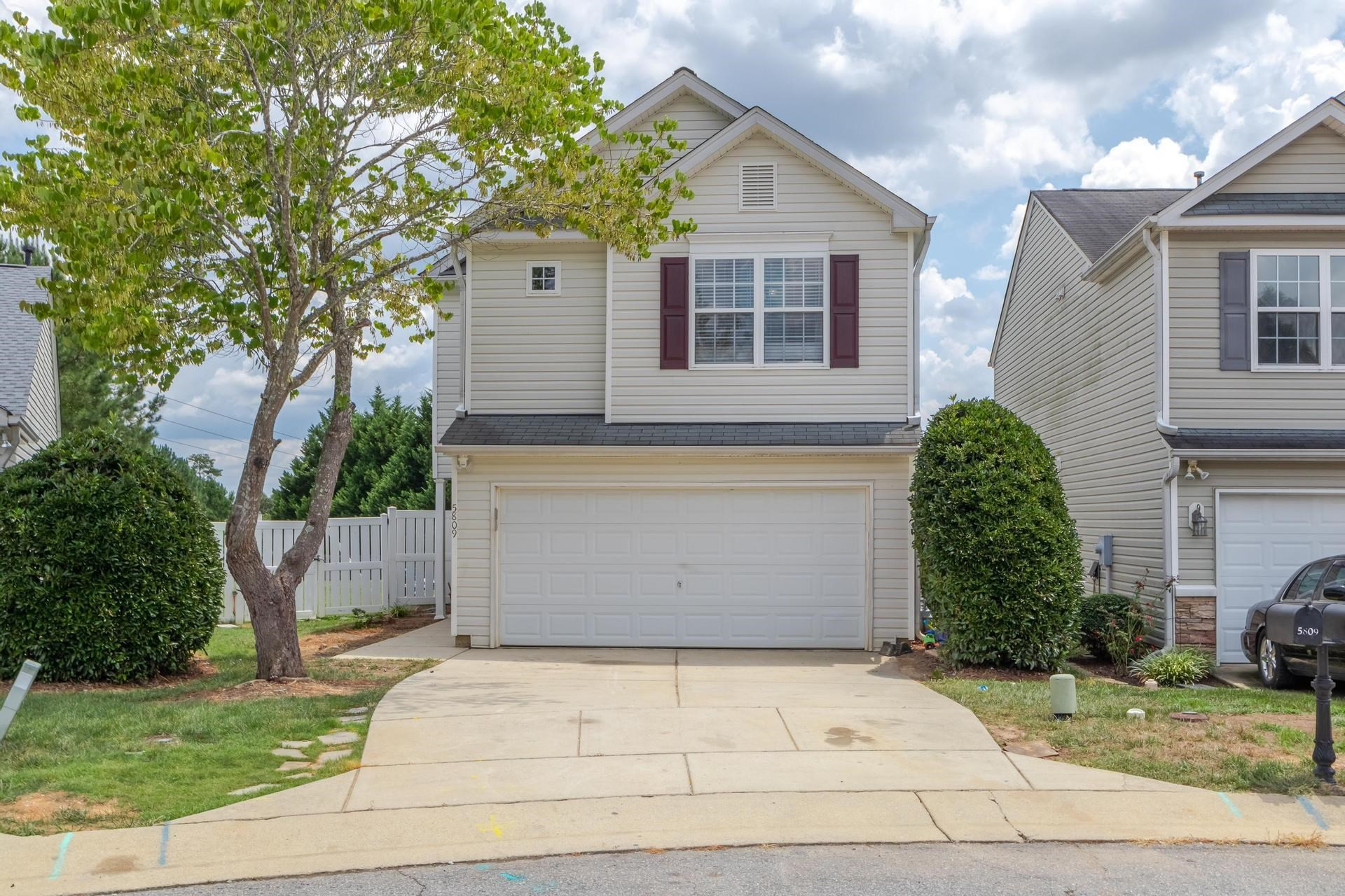 5809 Cherryrain Court Raleigh, NC 27610 - Photo 3 of 33 Photo 3