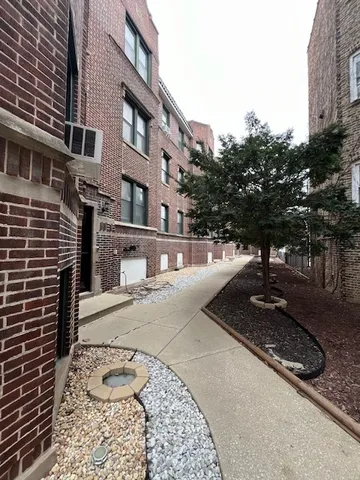 $2,445 | 3839 North Greenview Avenue, Unit GDN, Chicago, IL 60613