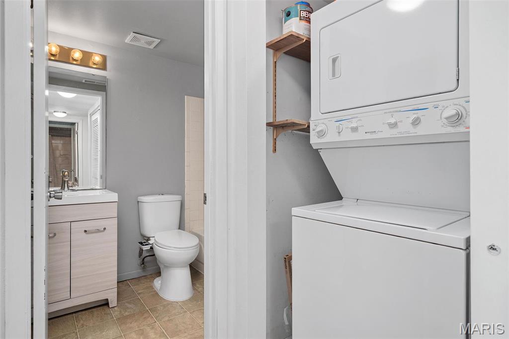 708 Ridgeside Drive, Unit C Ballwin, MO 63021 - Photo 14 of 26