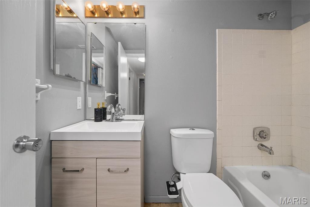 708 Ridgeside Drive, Unit C Ballwin, MO 63021 - Photo 15 of 26