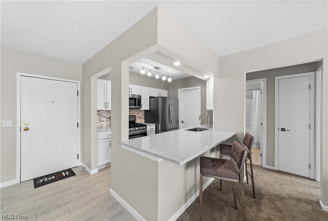 19510 Lorain Road, Unit 306 Cleveland, OH 44126 - Photo 4 of 32 Gallery Image 4