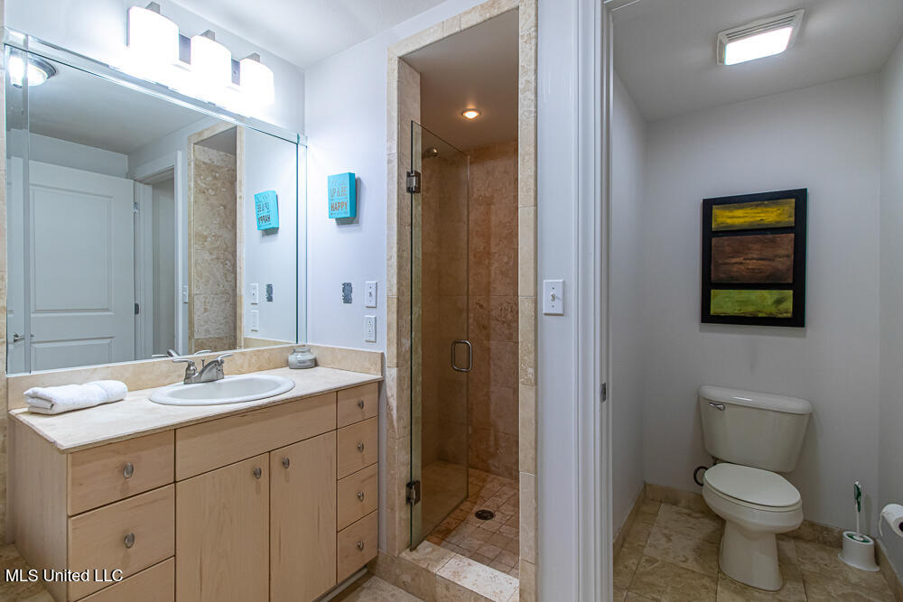 1899 Beach Boulevard, Unit 410 Biloxi, MS 39531 - Photo 15 of 35 Bathroom primary 1.1