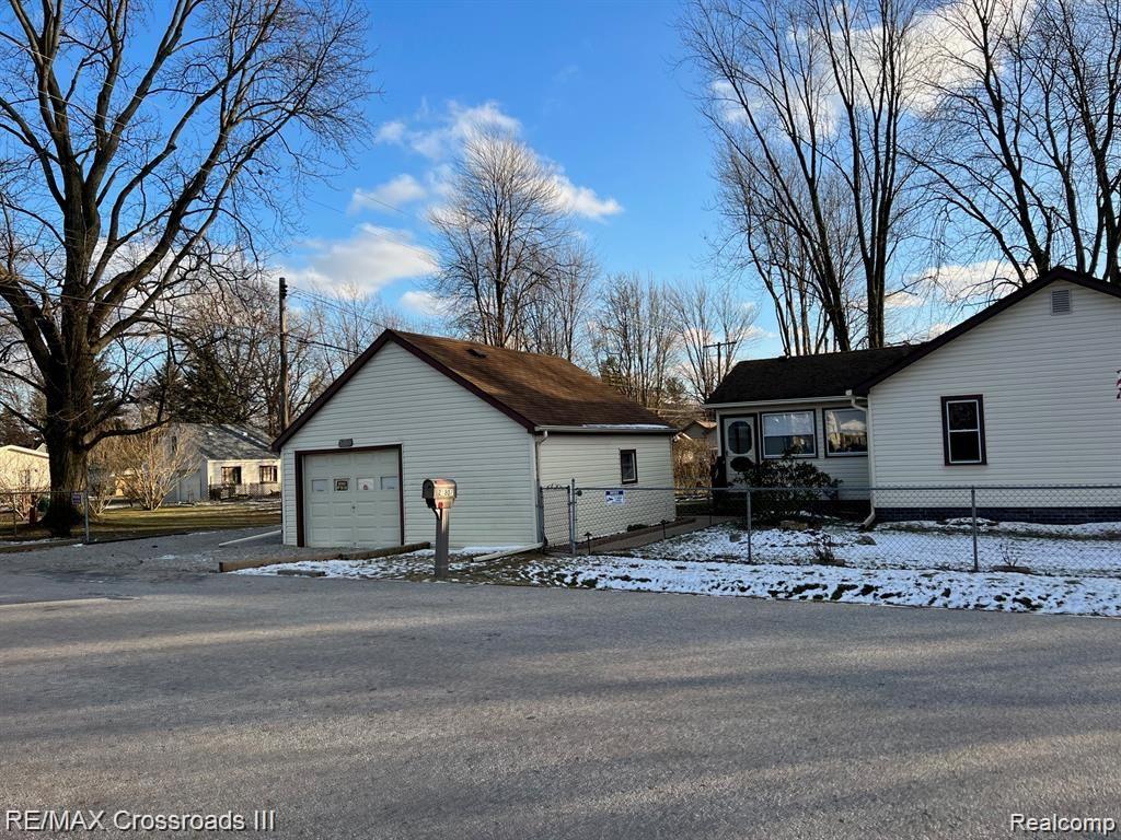 21807 Telegraph Road Trenton, MI 48183 - Photo 2 of 27 Gallery Image 2