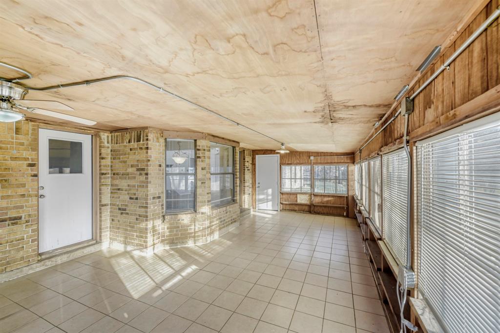 517 Kings Gate Road Willow Park, TX 76087 - Photo 19 of 28 a view of empty room with wooden floor and fan