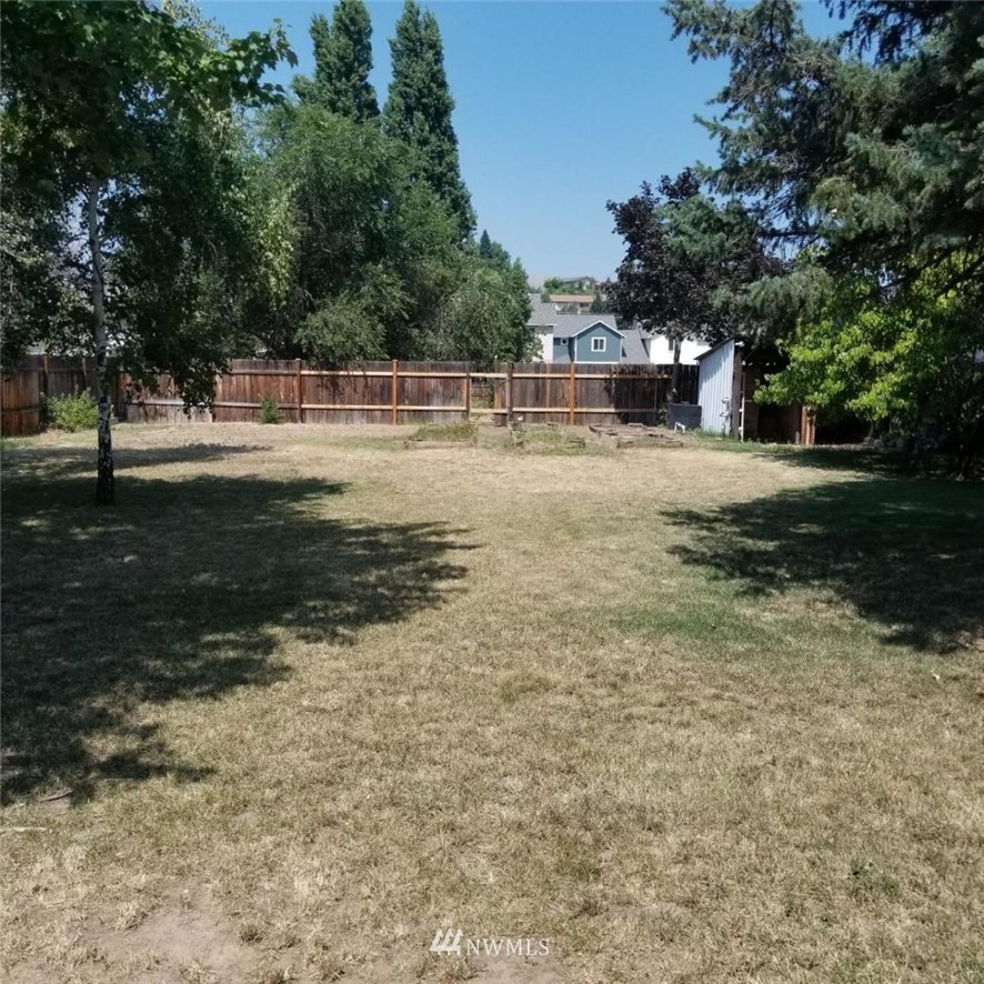 1706 Locust Street Wenatchee, WA 98801 - Photo 14 of 15 Gallery Image 14