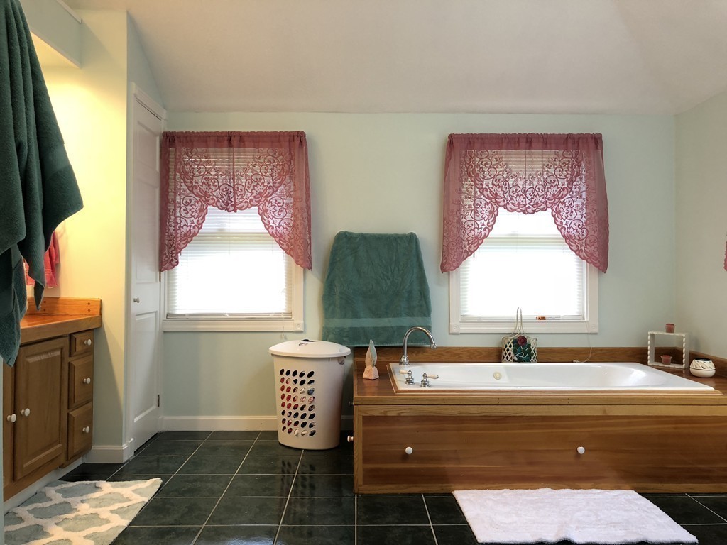139 Norris Road Tyngsborough, MA 01879 - Photo 17 of 30 Gallery Image 17